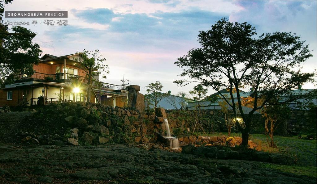 Gotjawal Geomunoreum Pension Jeju by Eksteriør bilde