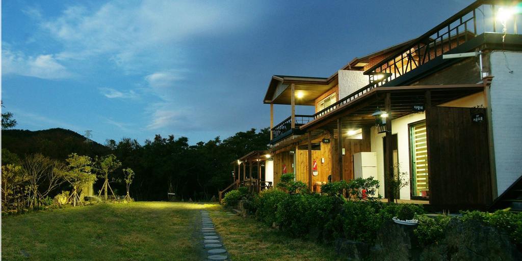 Gotjawal Geomunoreum Pension Jeju by Eksteriør bilde