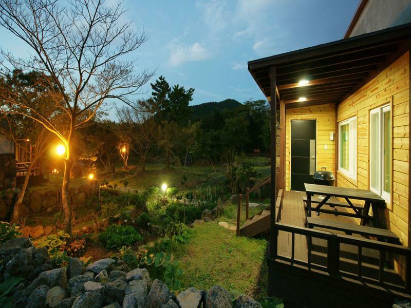 Gotjawal Geomunoreum Pension Jeju by Eksteriør bilde